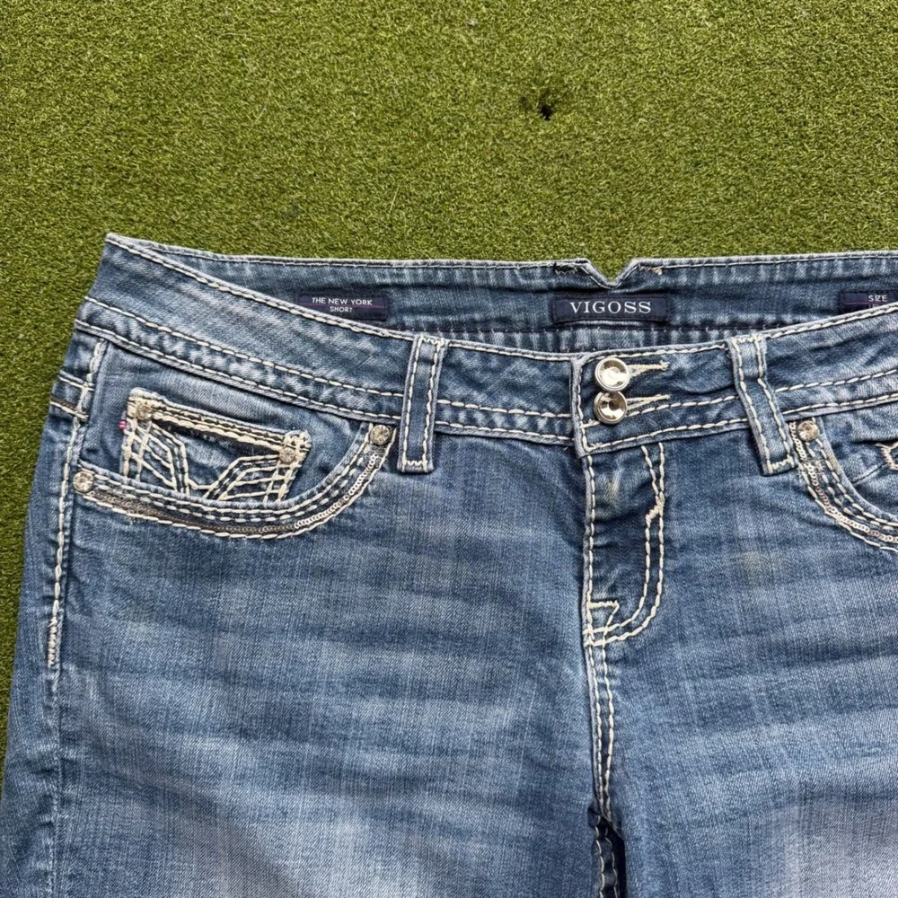 Vigoss The New York Short Medium Wash Denim Cut Off Shorts Size 16 Embroidery
